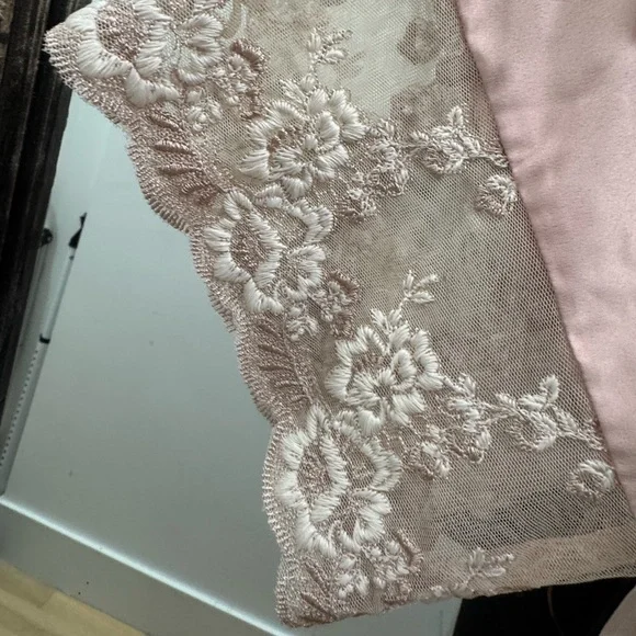 NWT Flora Nikrooz Smokey Rose Satin Robe women’s size Large - Picture 7 of 8